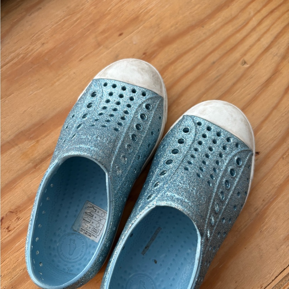 Native Kids Glitter Slip-On Shoes in Sparkling Blue
